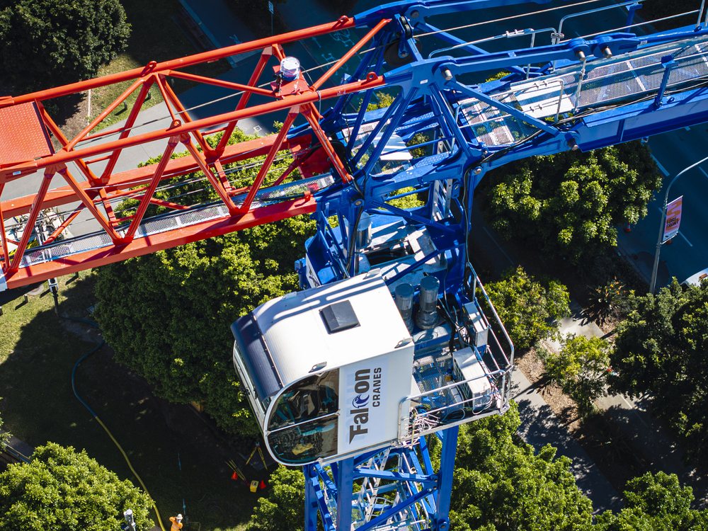 Tower crane cab and jib seen from above
